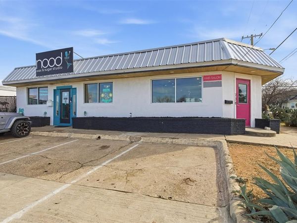 738 W Davis Street , Dallas, TX 75208