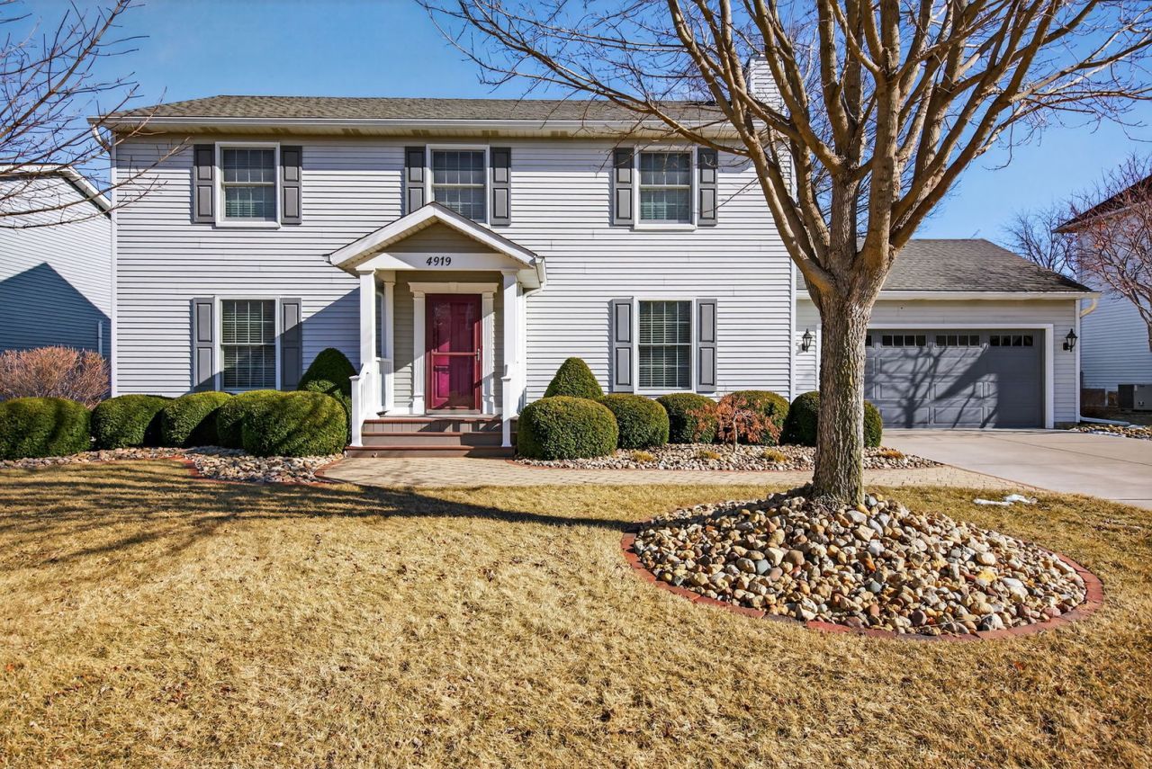 4919 Hamilton Drive, Davenport, IA 52807 Main Photo