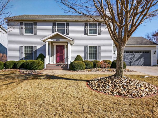 4919 Hamilton Drive, Davenport, IA 52807