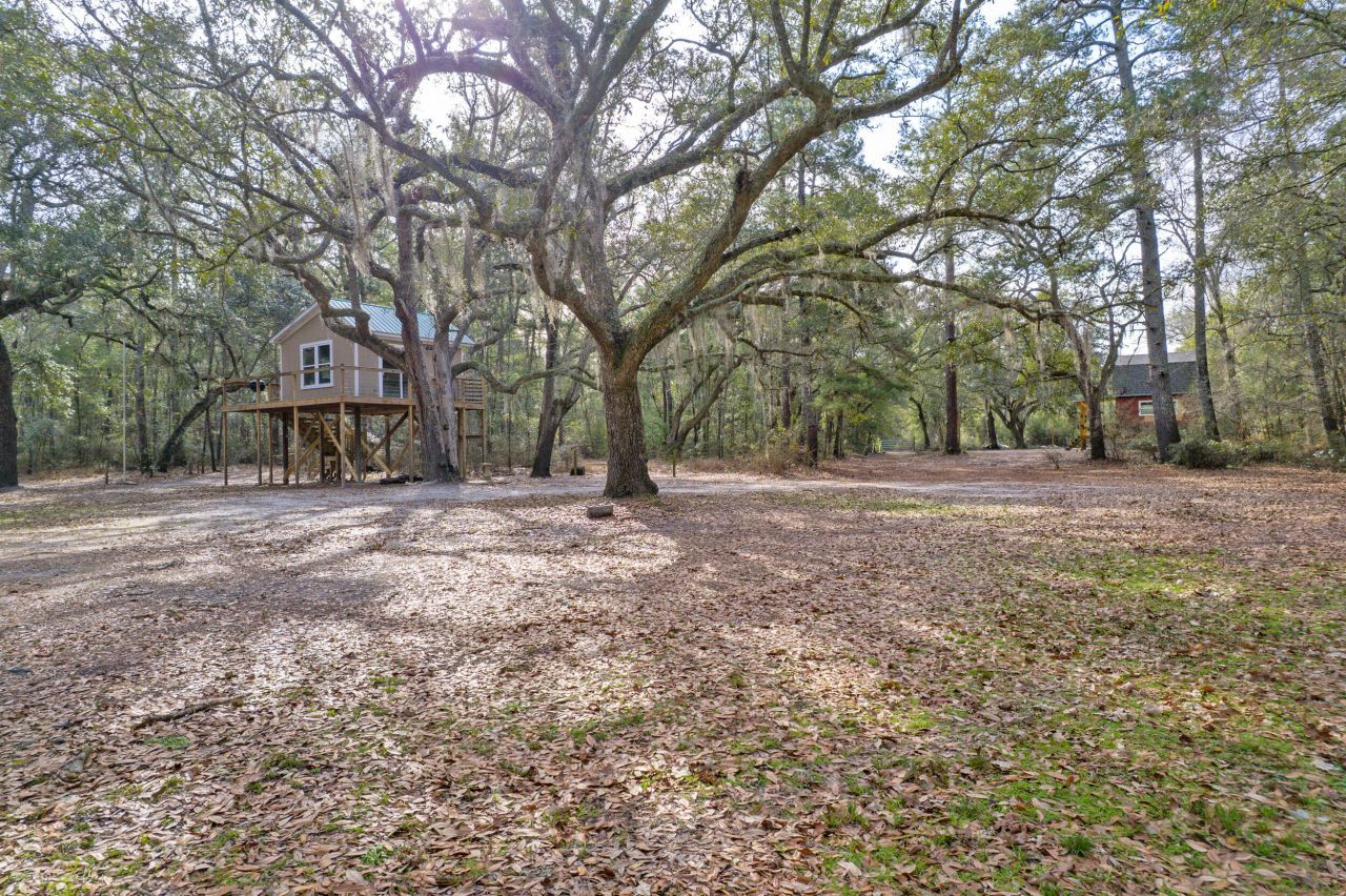 519 Meeting House Lane Photo 13