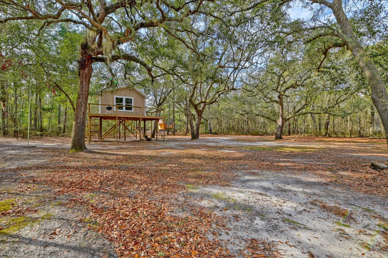 519 Meeting House Lane Photo 17