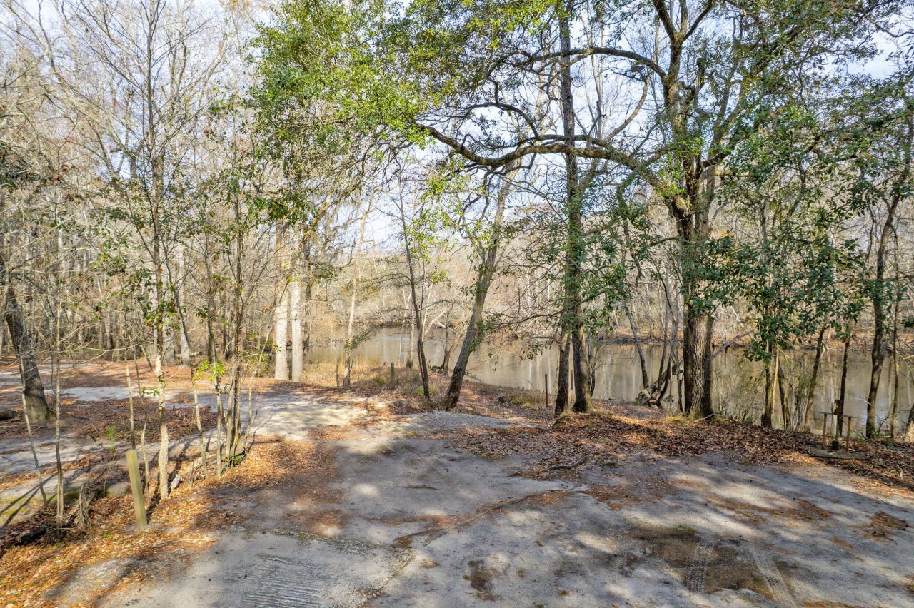 519 Meeting House Lane Photo 5