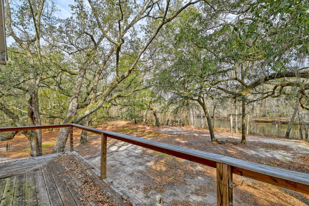 519 Meeting House Lane Photo 8