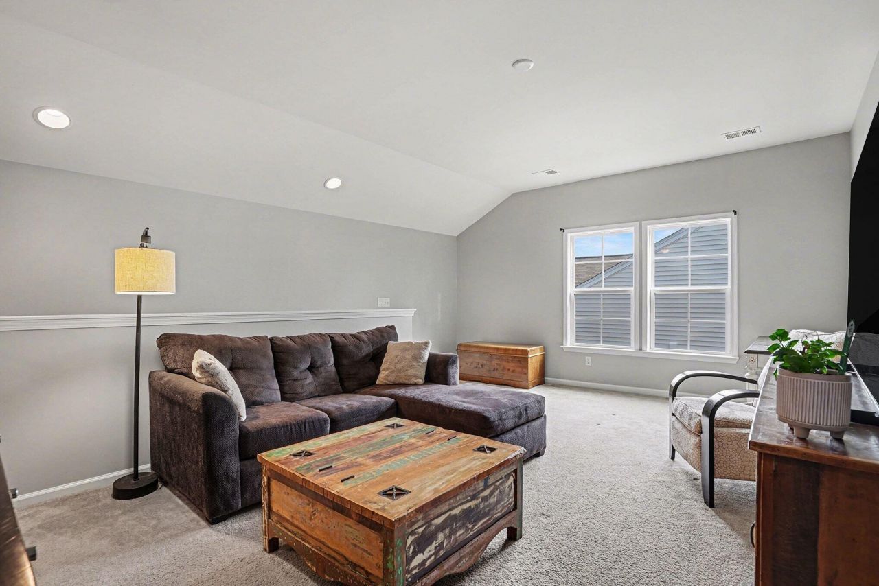 202 Pavilion Street Photo 16