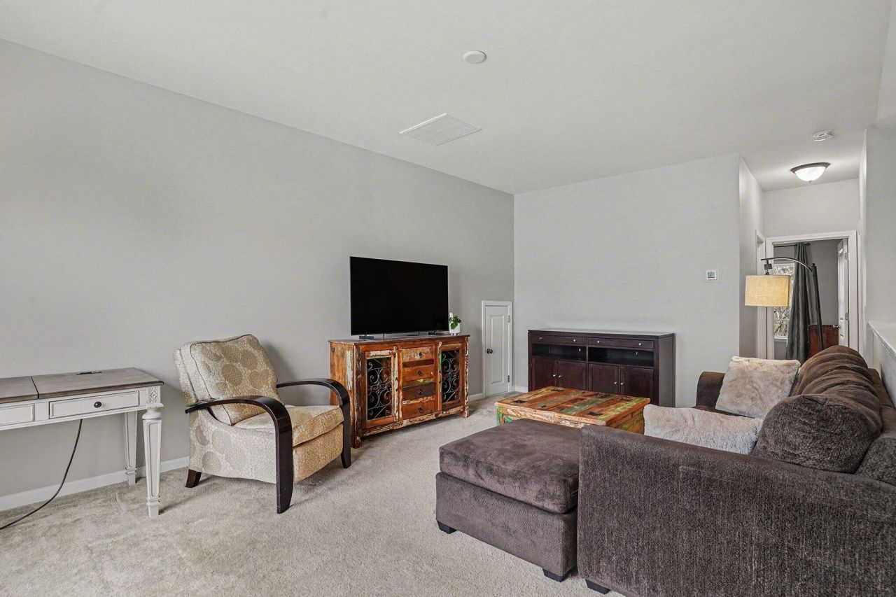 202 Pavilion Street Photo 17