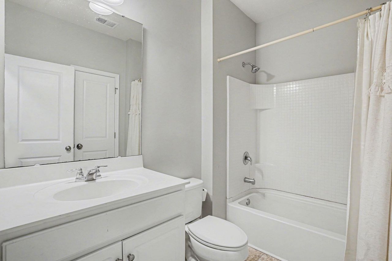 202 Pavilion Street Photo 18