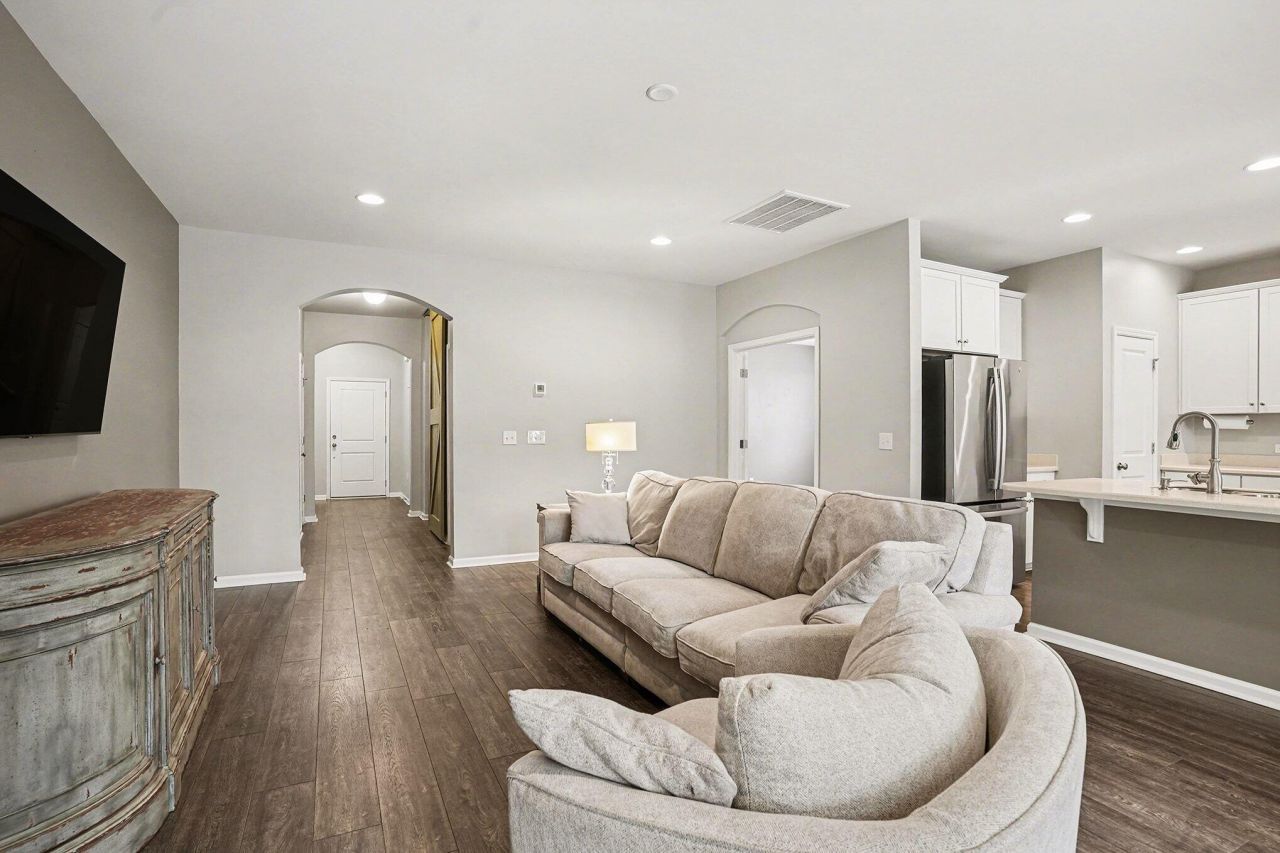 202 Pavilion Street Photo 4