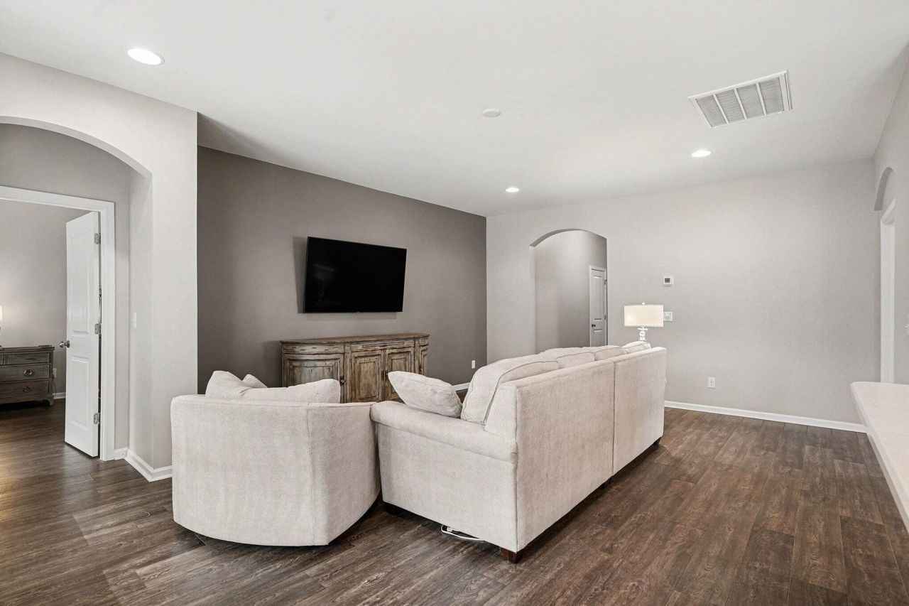 202 Pavilion Street Photo 5