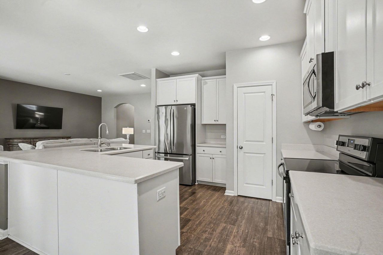 202 Pavilion Street Photo 7