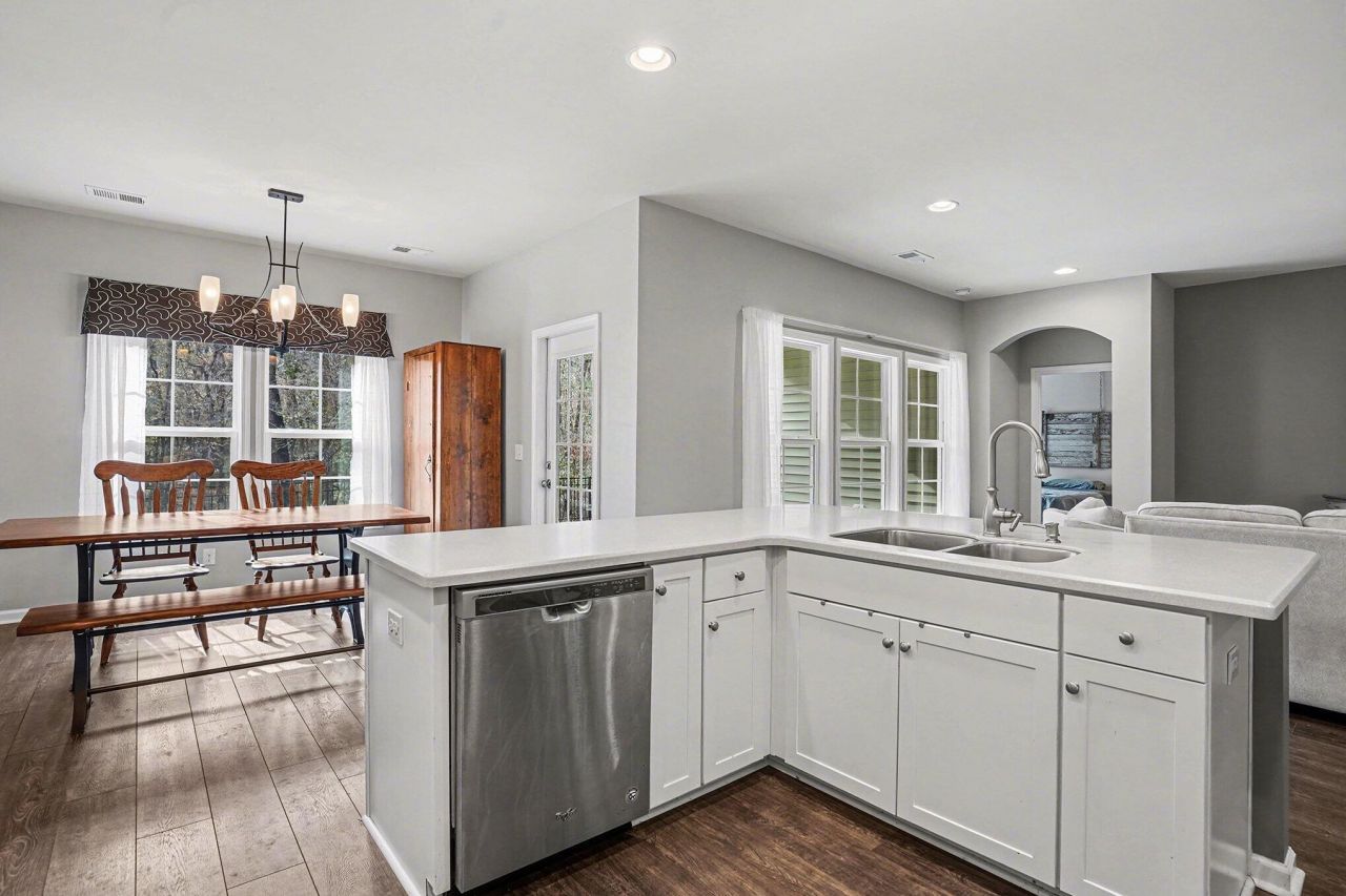 202 Pavilion Street Photo 8