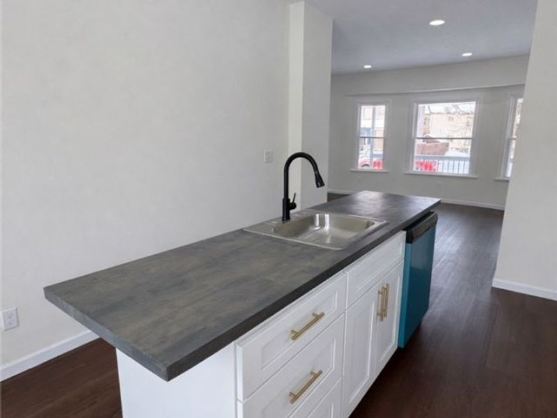 12706 Bartfield Avenue, Cleveland, OH 44108 Photo 10