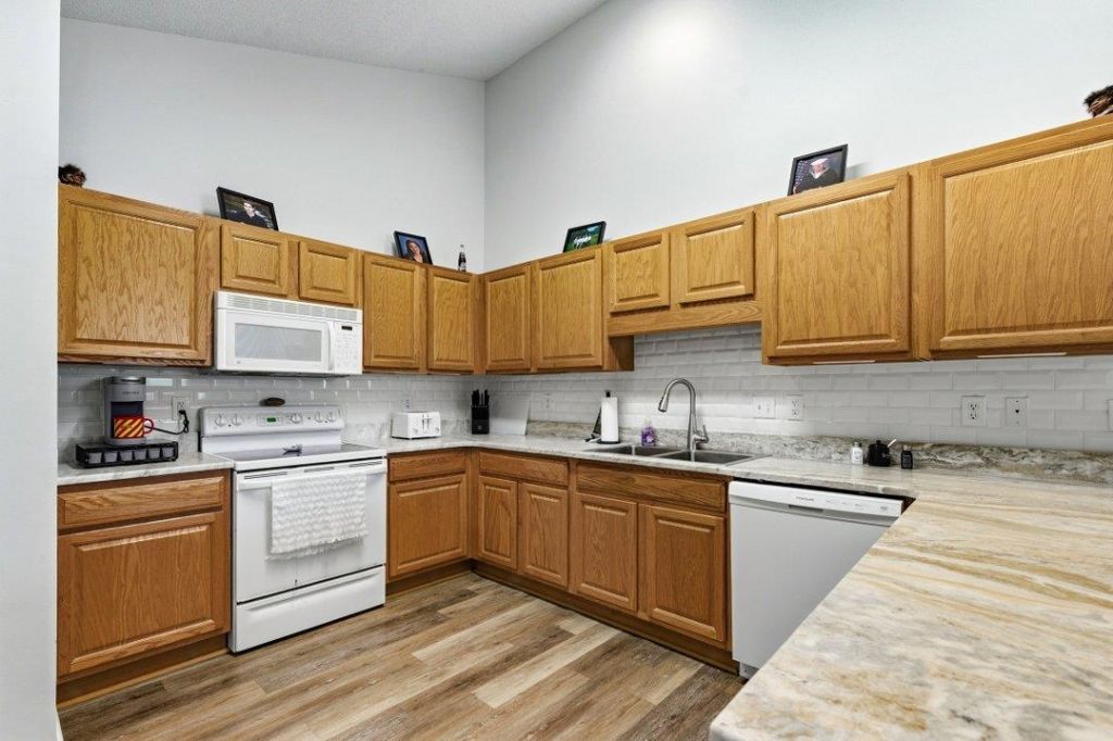 4225 Rivergate Ln. Photo 16