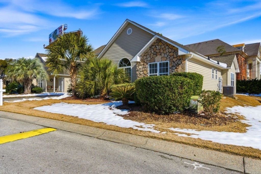 4225 Rivergate Ln. Photo 4