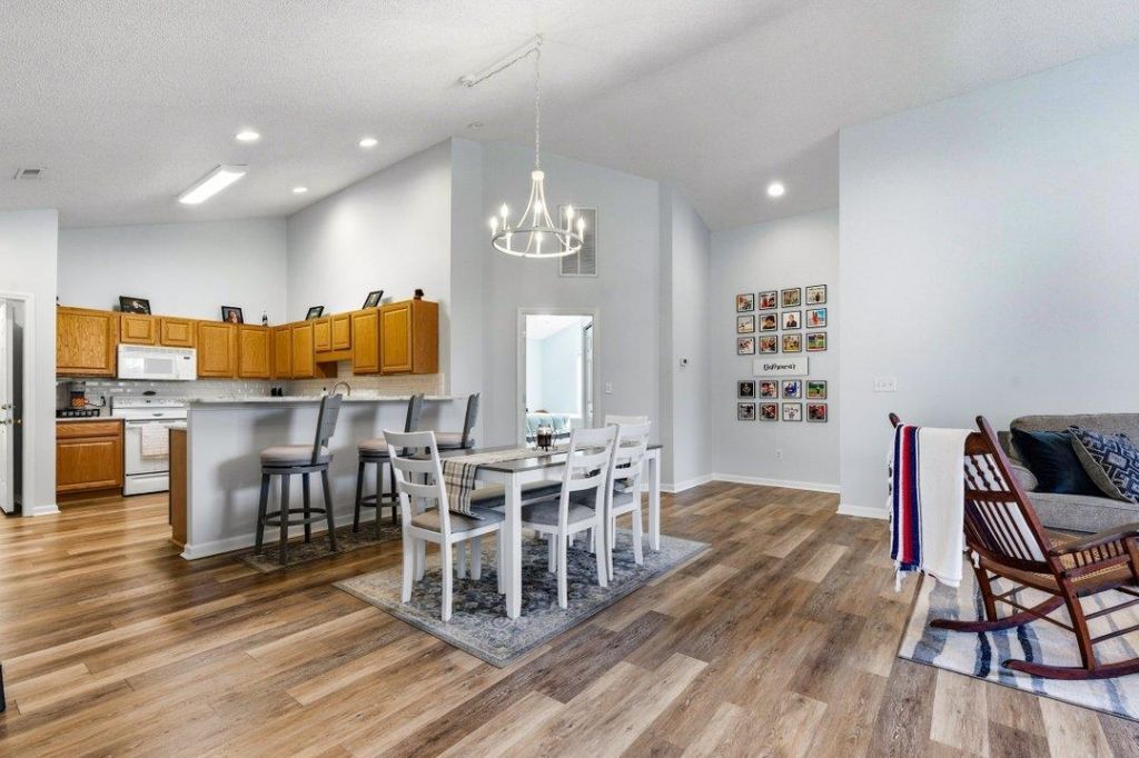 4225 Rivergate Ln. Photo 6