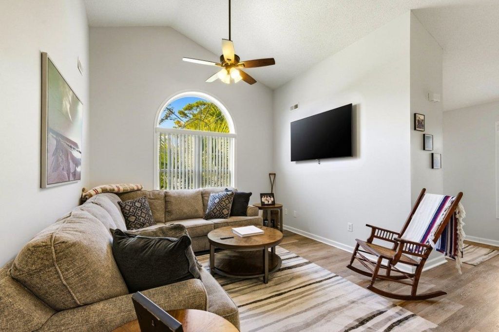 4225 Rivergate Ln. Photo 9