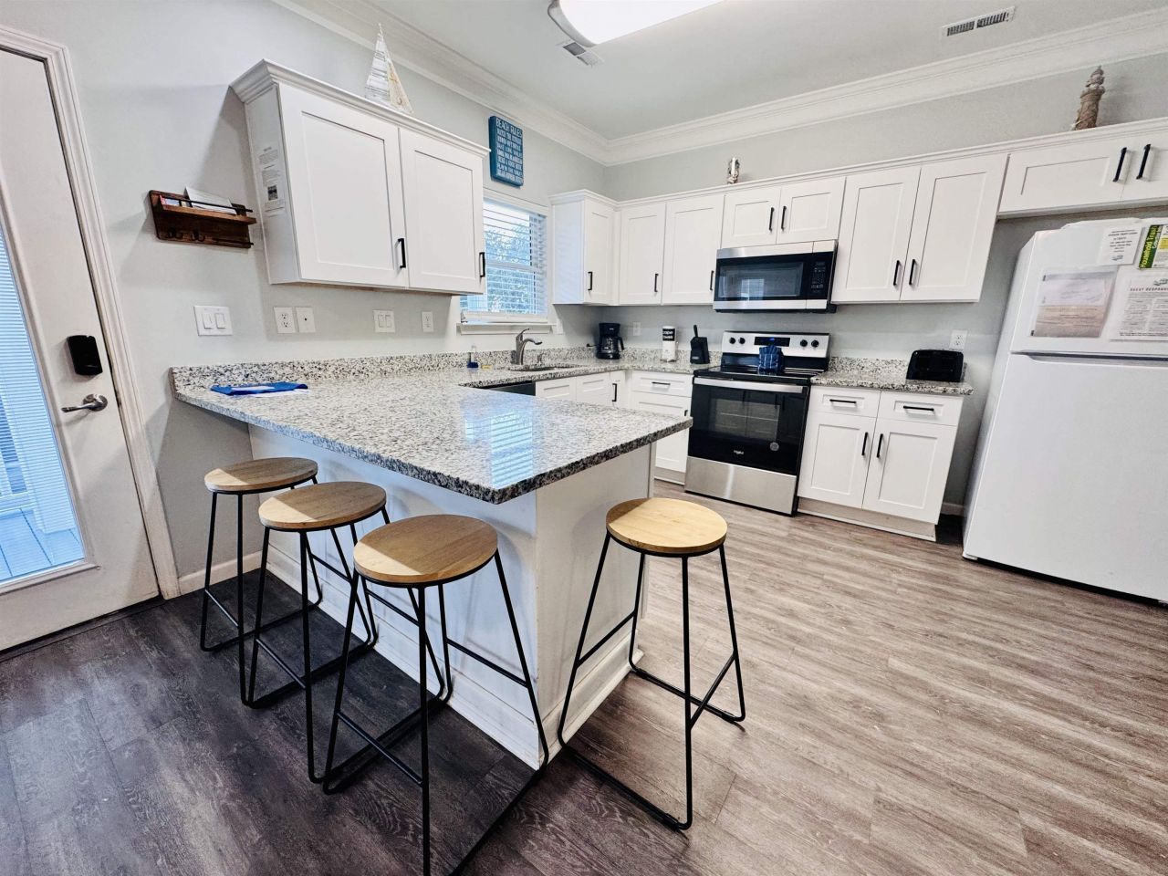 6001 - 1045 S Kings Hwy. Photo 15