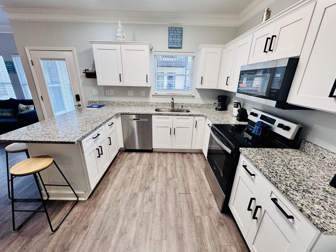 6001 - 1045 S Kings Hwy. Photo 18