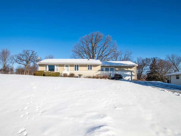 15921 Middle Road, Dubuque, IA 52002