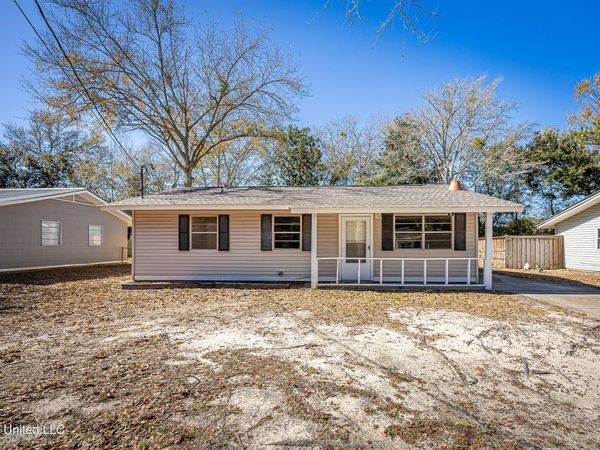 105 Hickory Drive, Ocean Springs, MS 39564