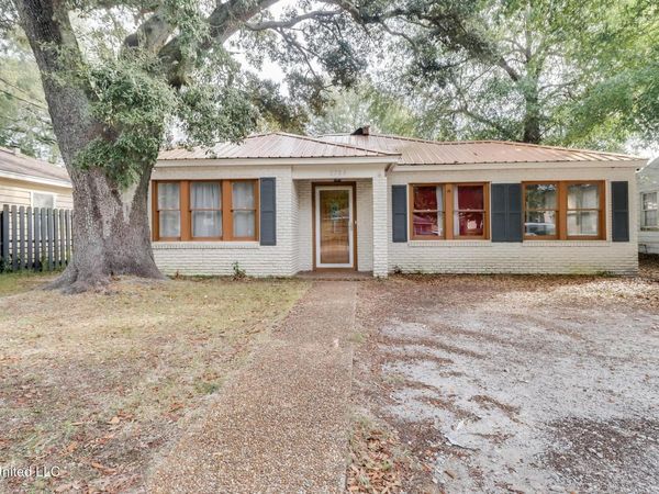 2704 Pine Avenue, Gulfport, MS 39501