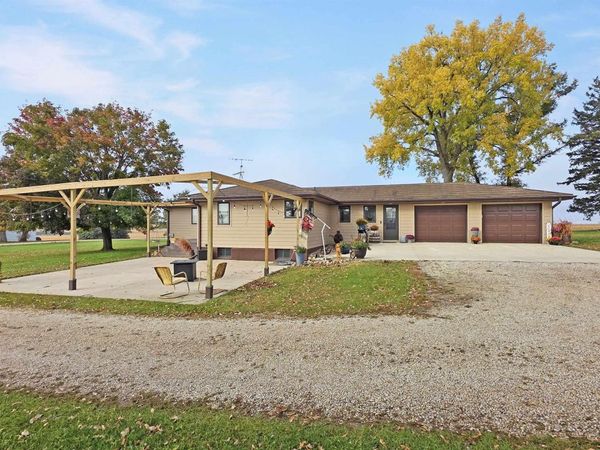 17431 300Th St Street, Aplington, IA 50604