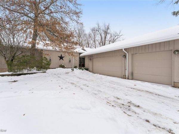 604 W Acadia Point, Aurora, OH 44202