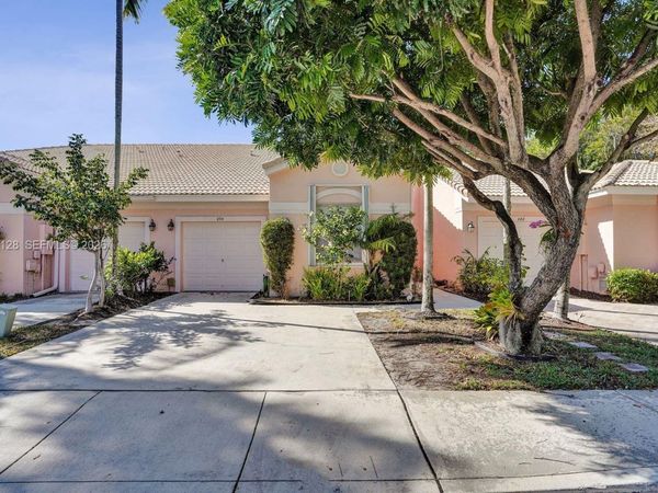 274 Coral Trace Ln, Delray Beach, FL 33445