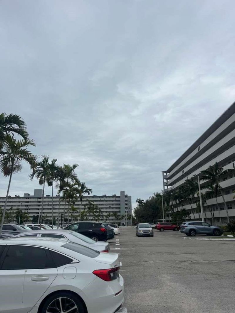 1750 NE 191st St, Unit 507-1, Miami, FL 33179 Photo