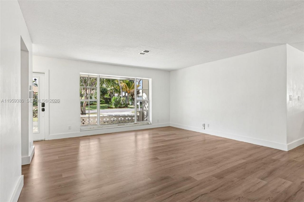 2720 NE 25th Ter, Boca Raton, FL 33431 Photo