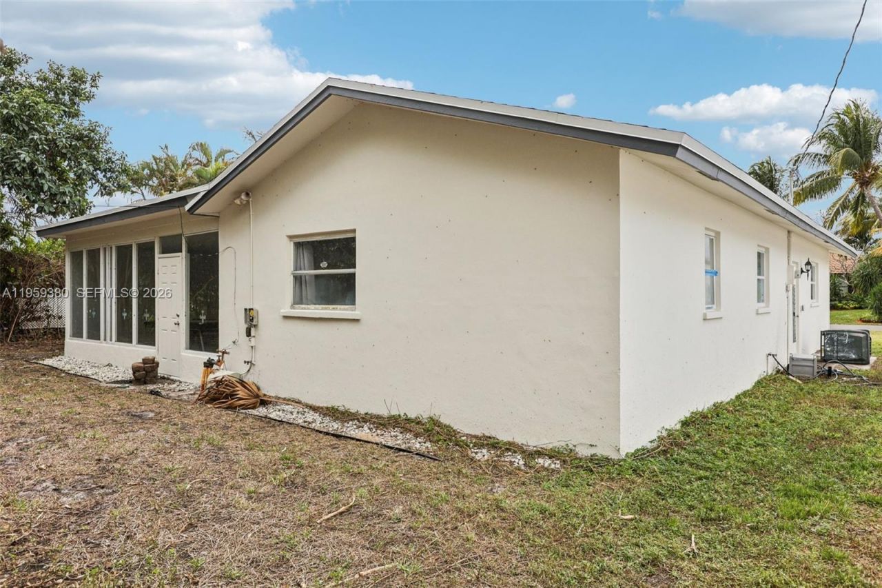 2720 NE 25th Ter, Boca Raton, FL 33431 Photo