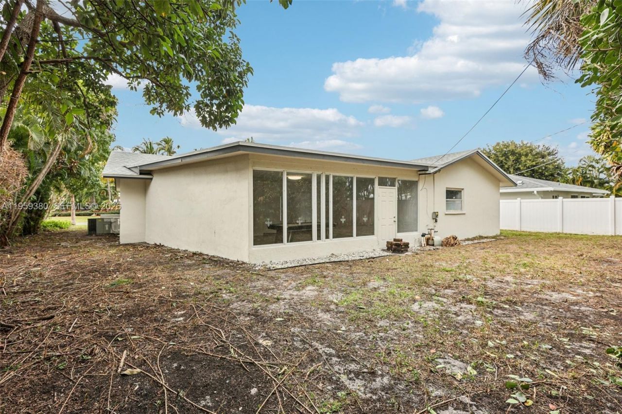 2720 NE 25th Ter, Boca Raton, FL 33431 Photo