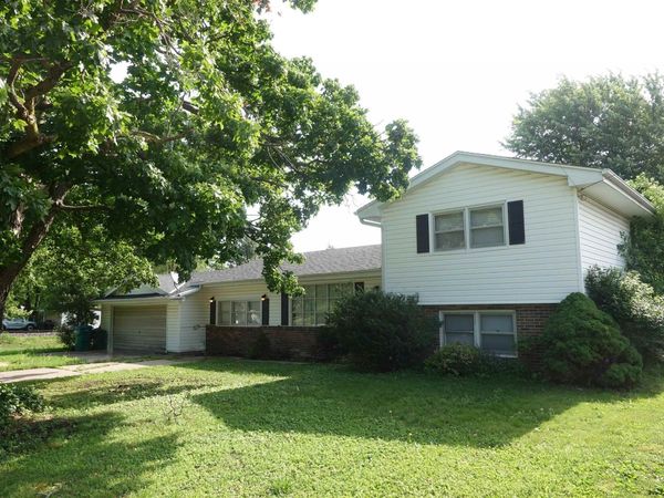 895 PINE Street, Galesburg, IL 61401