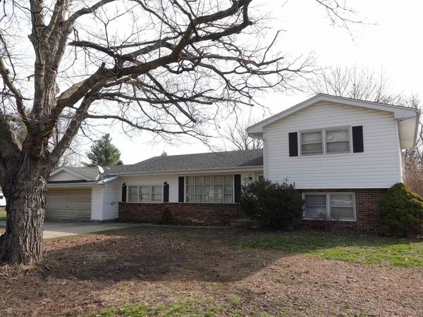 895 PINE Street, Galesburg, IL 61401