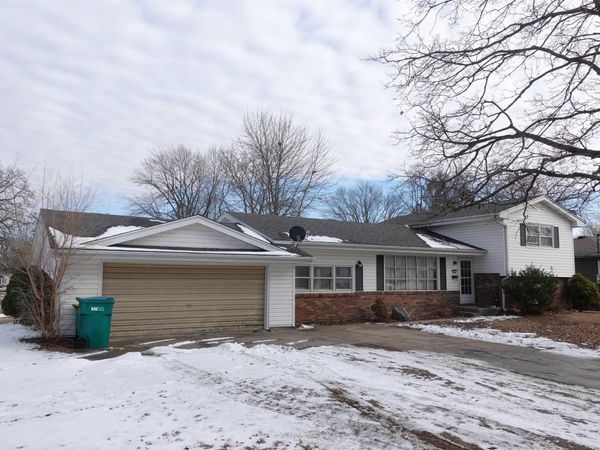 895 PINE Street, Galesburg, IL 61401