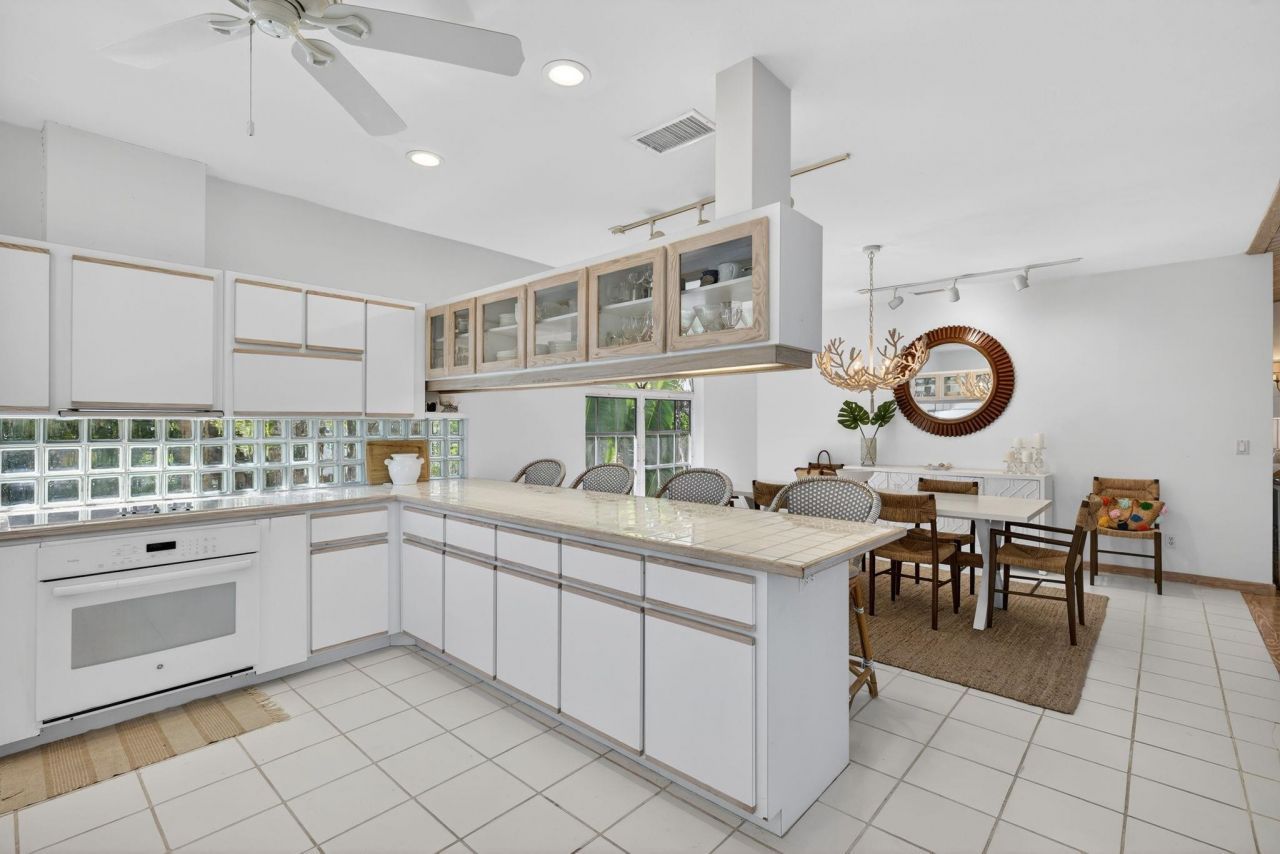 556 Sea Oats Dr, Sanibel, FL 33957 Photo