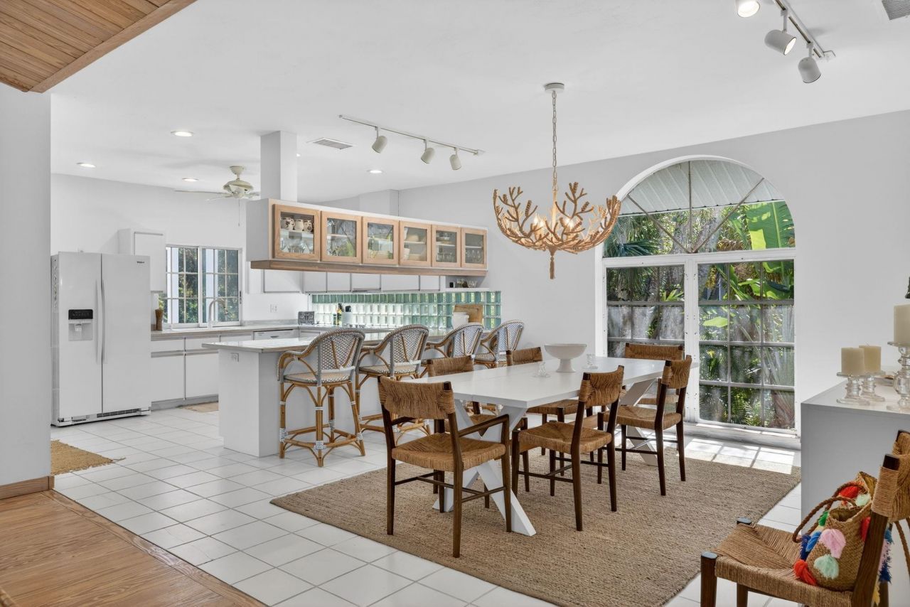 556 Sea Oats Dr, Sanibel, FL 33957 Photo