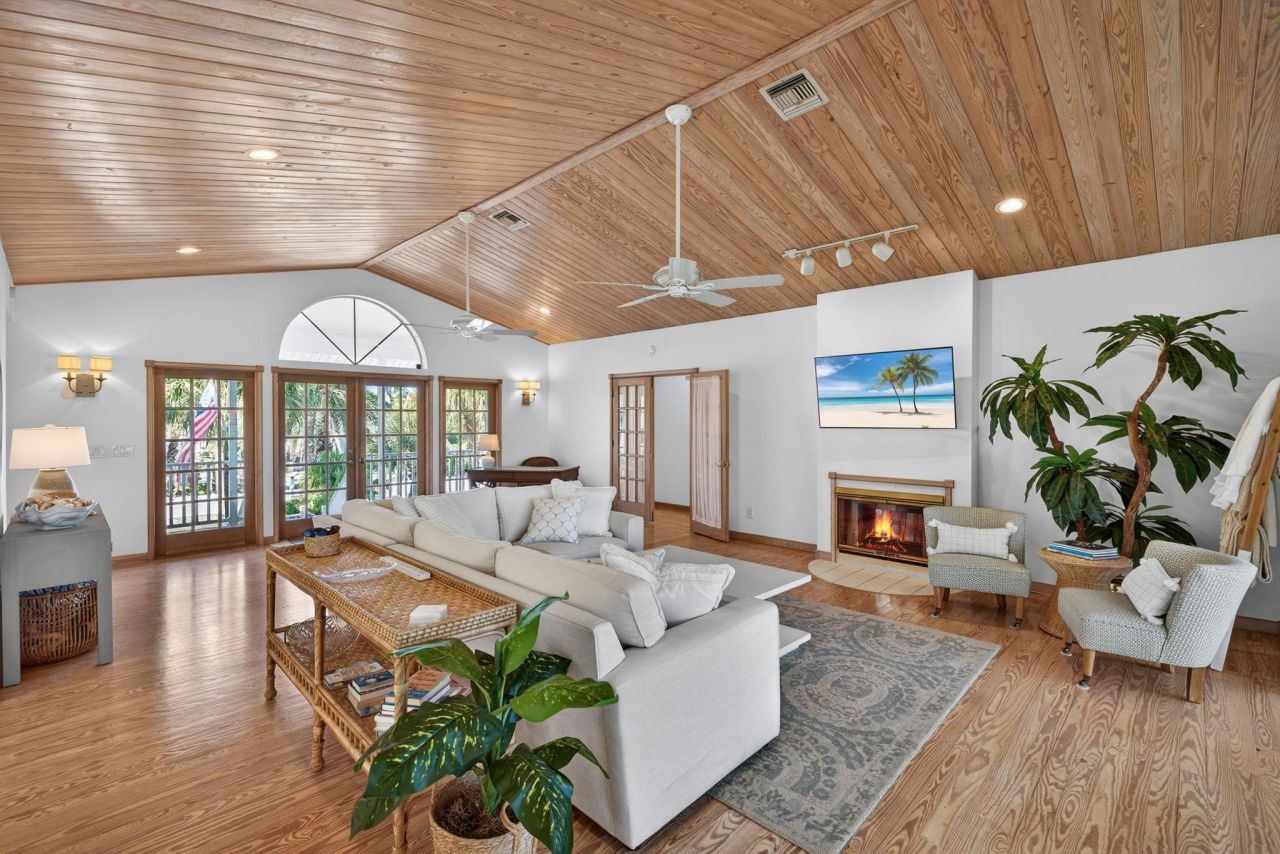 556 Sea Oats Dr, Sanibel, FL 33957 Photo