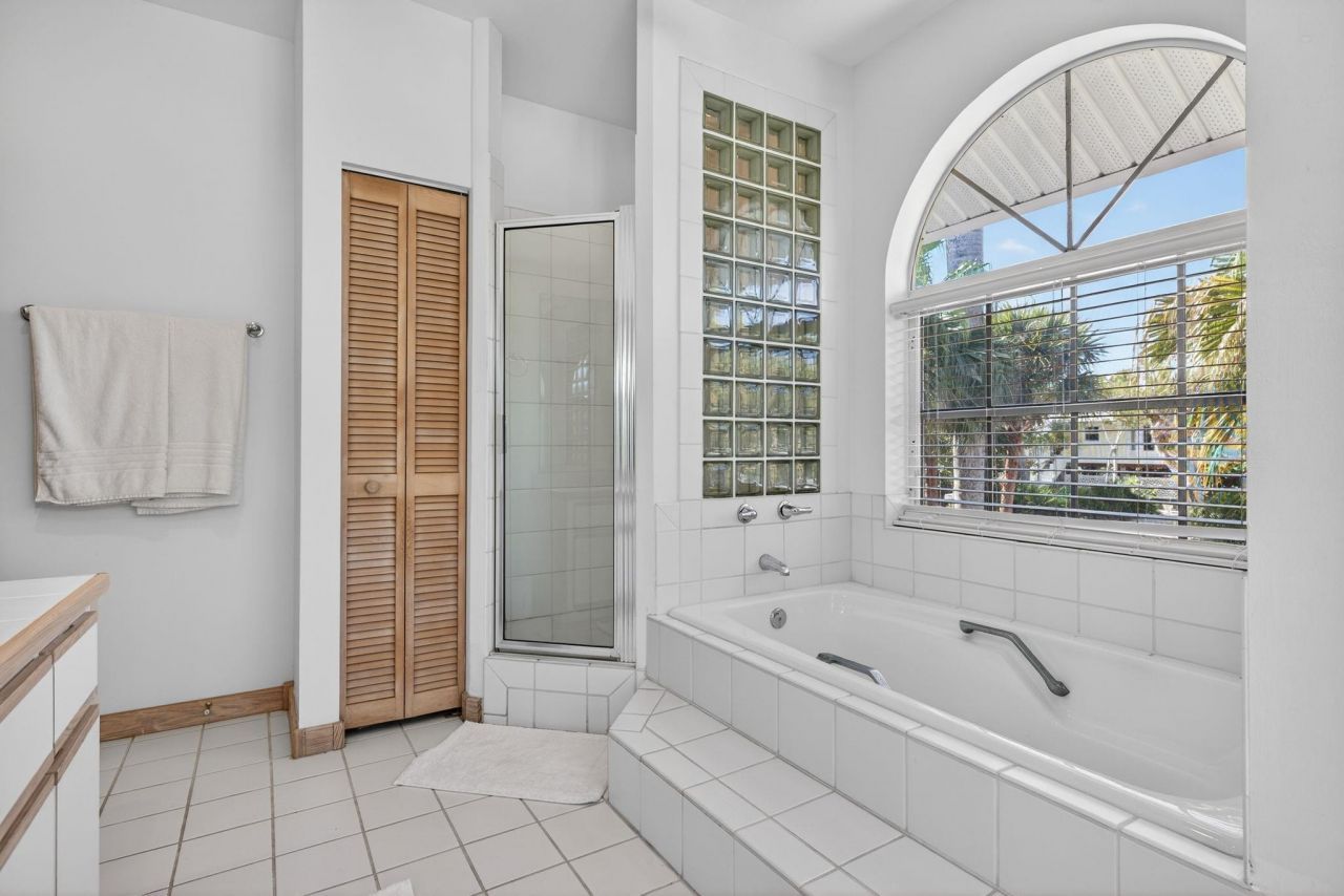 556 Sea Oats Dr, Sanibel, FL 33957 Photo