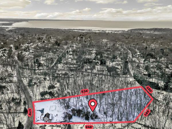 37 Christian Avenue , Setauket, NY 11733