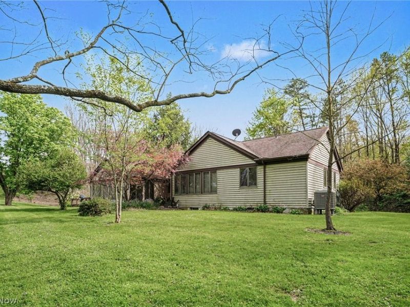 6023 Pioneer Trail, Hiram, OH 44234 Photo 2