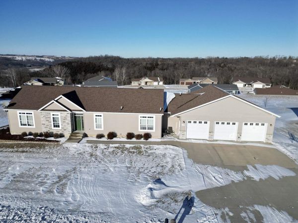 2389 Red Oak Road, Decorah, IA 52101