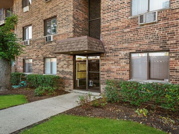 3617 Central Avenue E, Unit 201, Glenview, IL 60025
