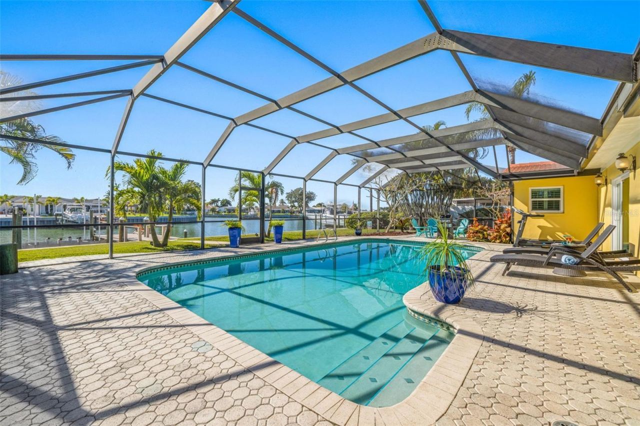 3784 42nd Avenue S, Saint Petersburg, FL 33711 Photo