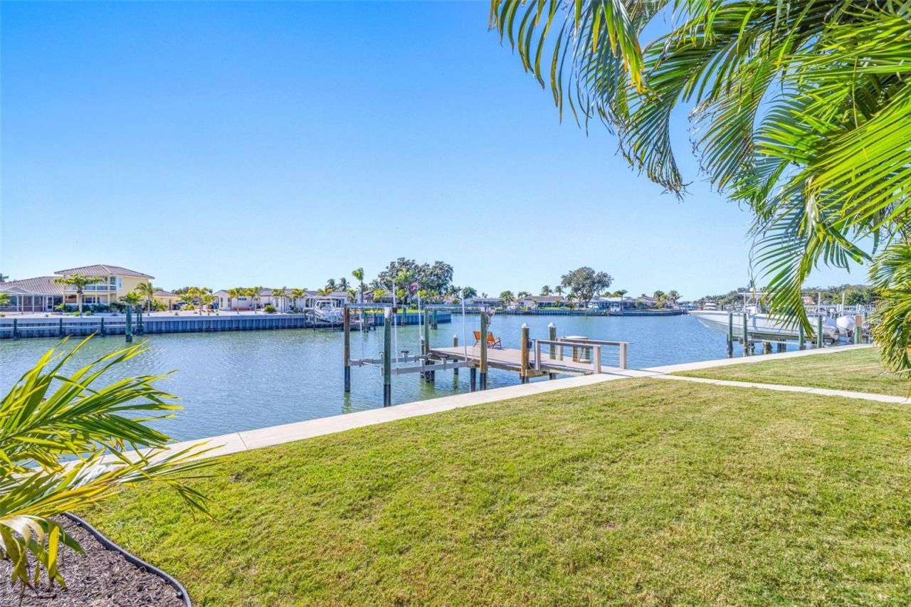 3784 42nd Avenue S, Saint Petersburg, FL 33711 Photo