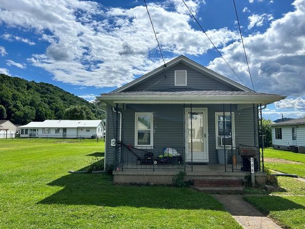 104 Pollock St, Paden City, WV 26159