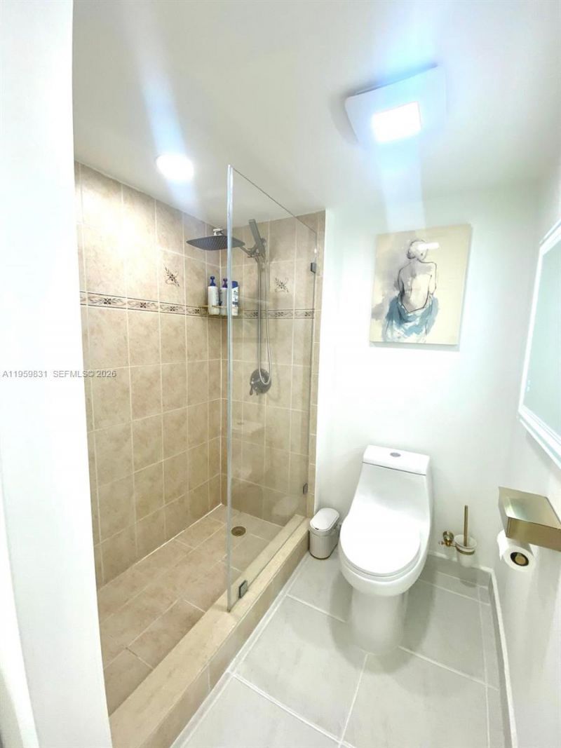 210 174th St, Unit 403, Sunny Isles Beach, FL 33160 Photo