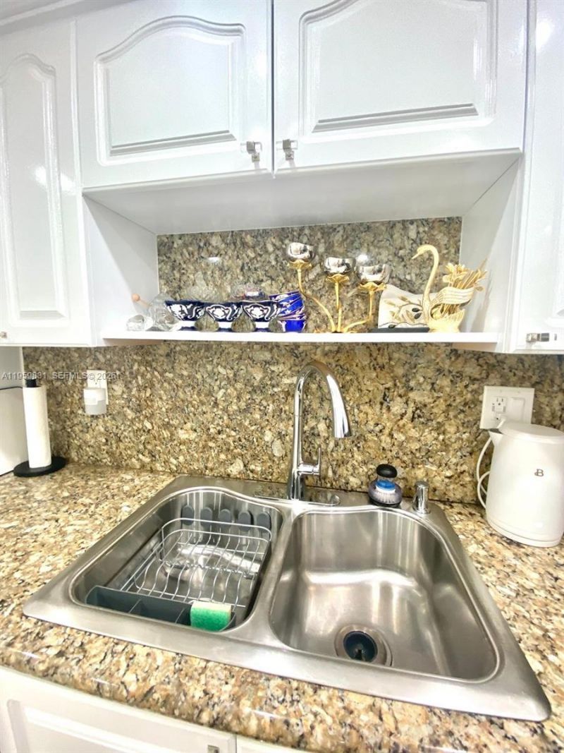 210 174th St, Unit 403, Sunny Isles Beach, FL 33160 Photo