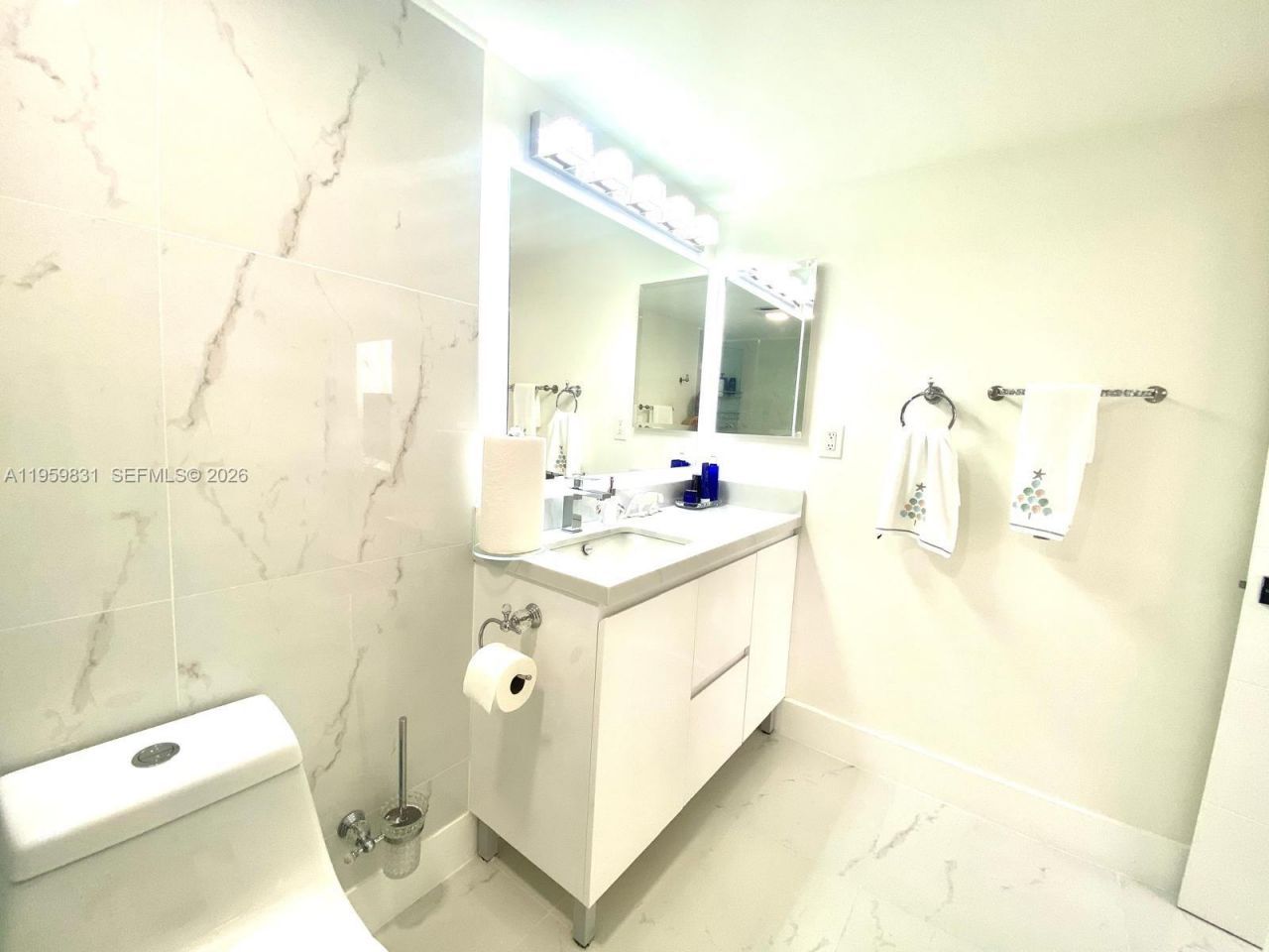 210 174th St, Unit 403, Sunny Isles Beach, FL 33160 Photo