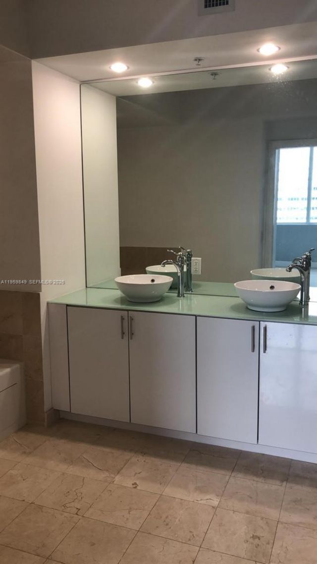 315 NE 3rd Ave, Unit 1905, Fort Lauderdale, FL 33301 Photo