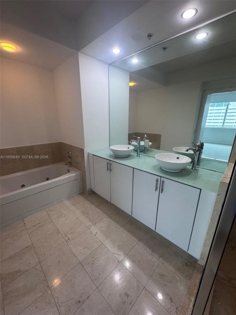 315 NE 3rd Ave, Unit 1905, Fort Lauderdale, FL 33301 Photo